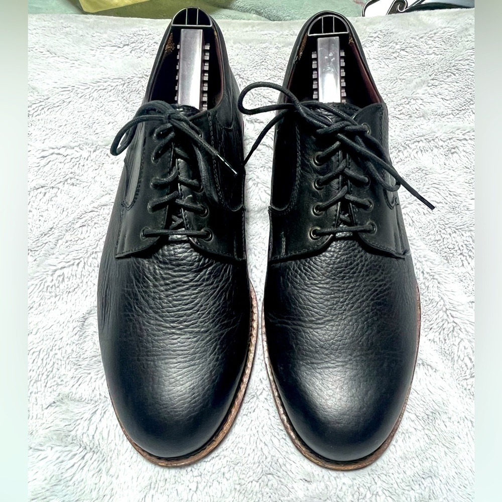 Neil M men’s lace up shoes size 10.
